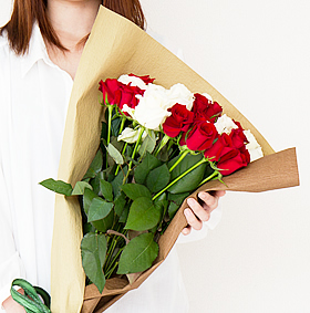金婚式・銀婚式のお祝いのバラの花束
