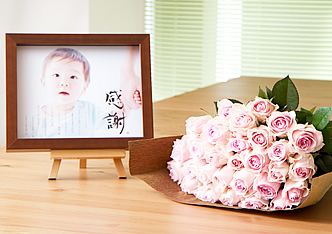 出産のお祝いに贈るバラの花束と名前ポエム(名前の詩)